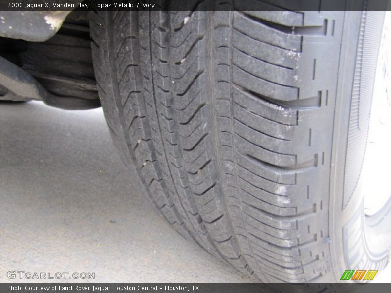 Topaz Metallic / Ivory 2000 Jaguar XJ Vanden Plas