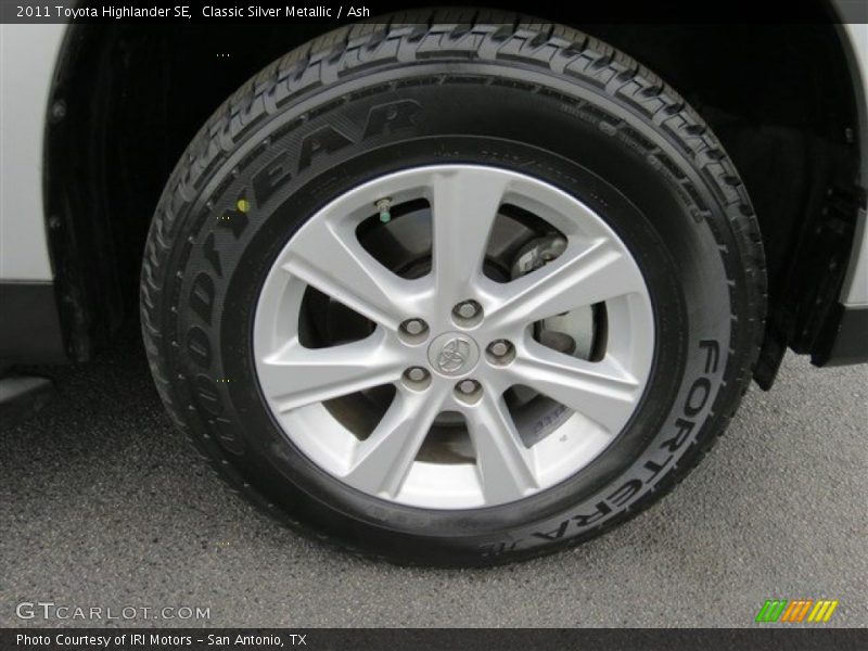Classic Silver Metallic / Ash 2011 Toyota Highlander SE