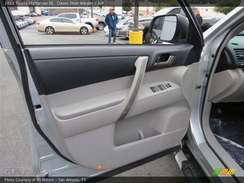 Classic Silver Metallic / Ash 2011 Toyota Highlander SE