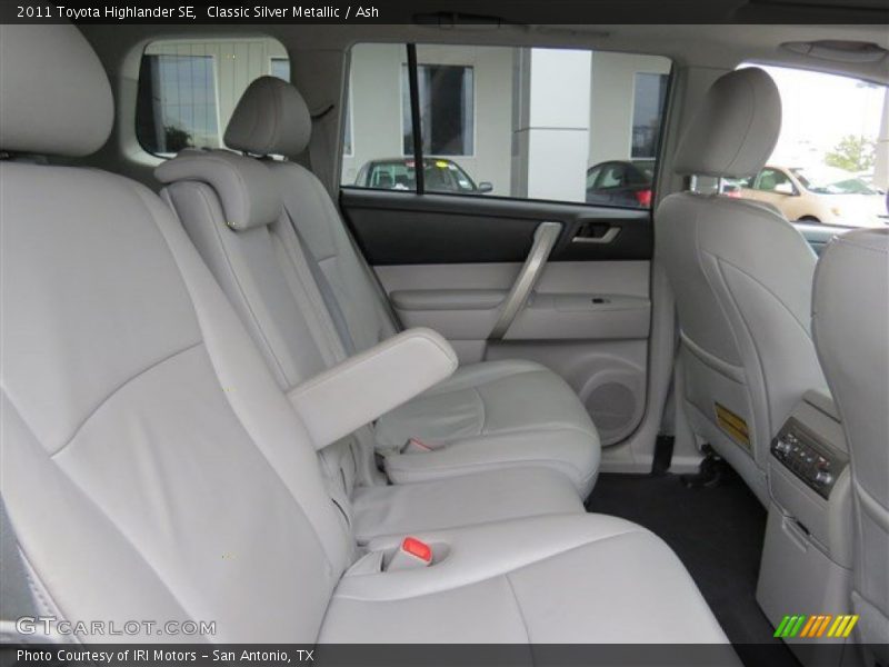 Classic Silver Metallic / Ash 2011 Toyota Highlander SE