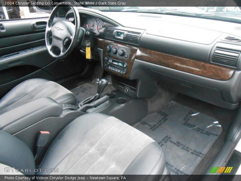 Dashboard of 2004 Sebring LXi Convertible