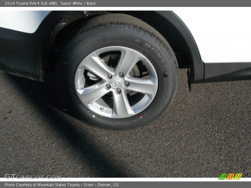 Super White / Black 2014 Toyota RAV4 XLE AWD