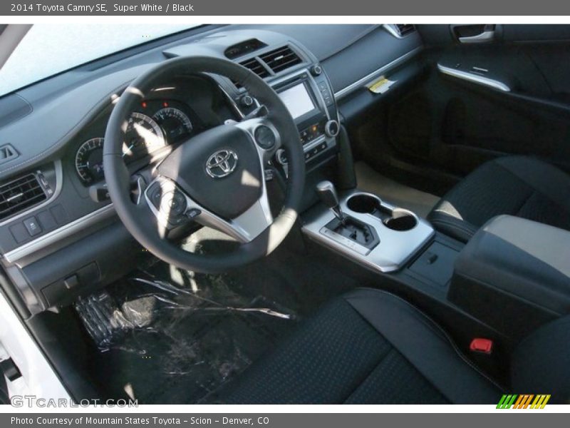 Super White / Black 2014 Toyota Camry SE