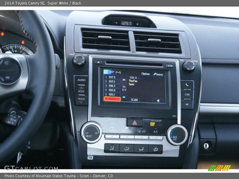 Super White / Black 2014 Toyota Camry SE
