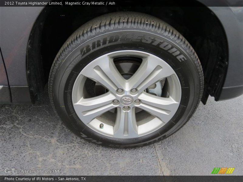 Magnetic Gray Metallic / Ash 2012 Toyota Highlander Limited