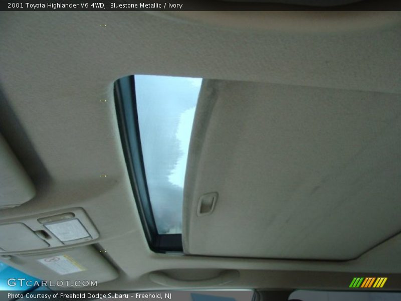 Bluestone Metallic / Ivory 2001 Toyota Highlander V6 4WD