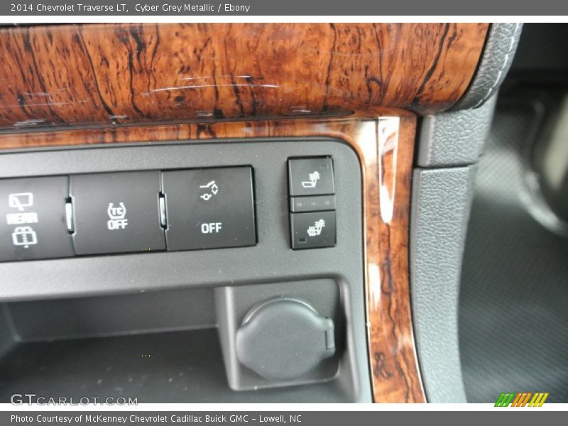 Cyber Grey Metallic / Ebony 2014 Chevrolet Traverse LT