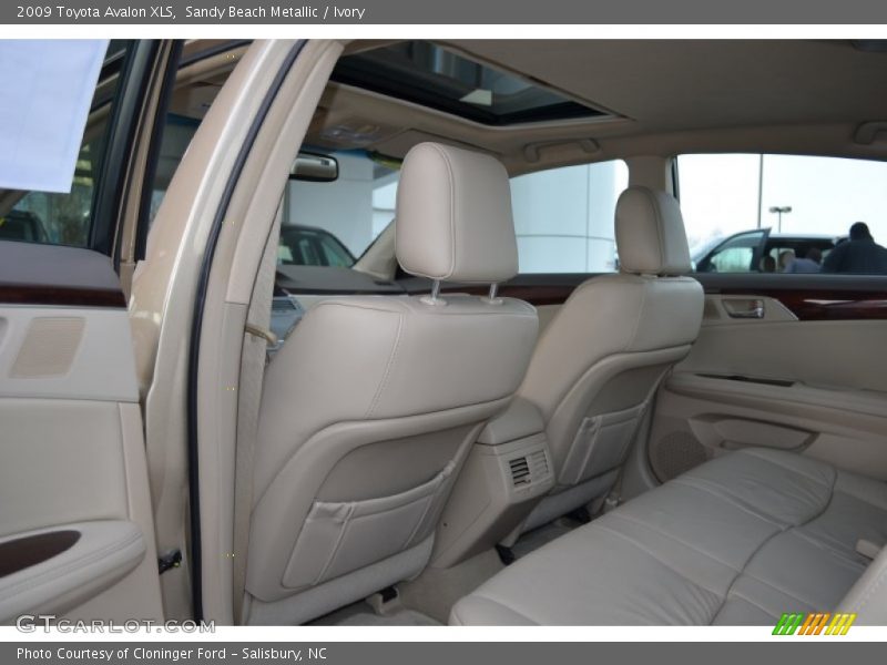 Sandy Beach Metallic / Ivory 2009 Toyota Avalon XLS