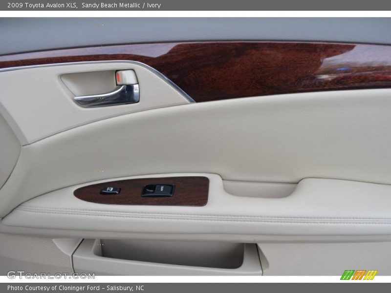 Sandy Beach Metallic / Ivory 2009 Toyota Avalon XLS