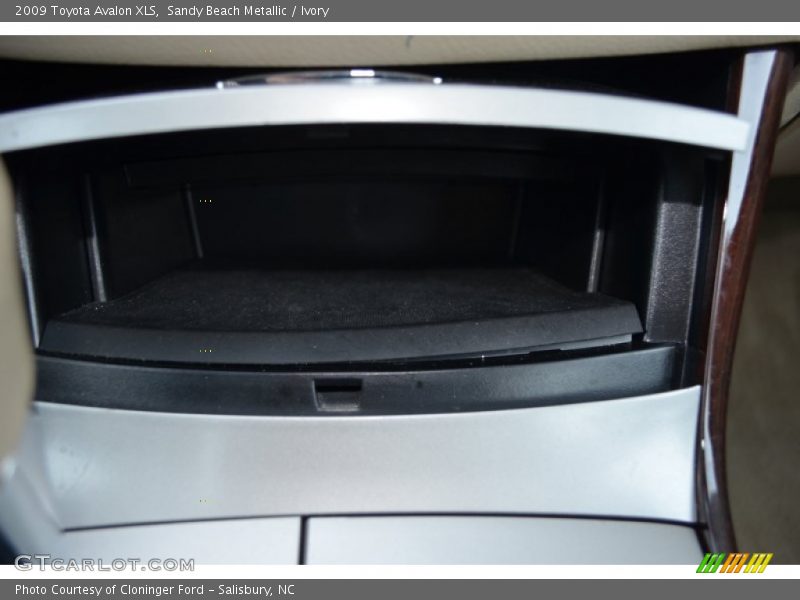 Sandy Beach Metallic / Ivory 2009 Toyota Avalon XLS
