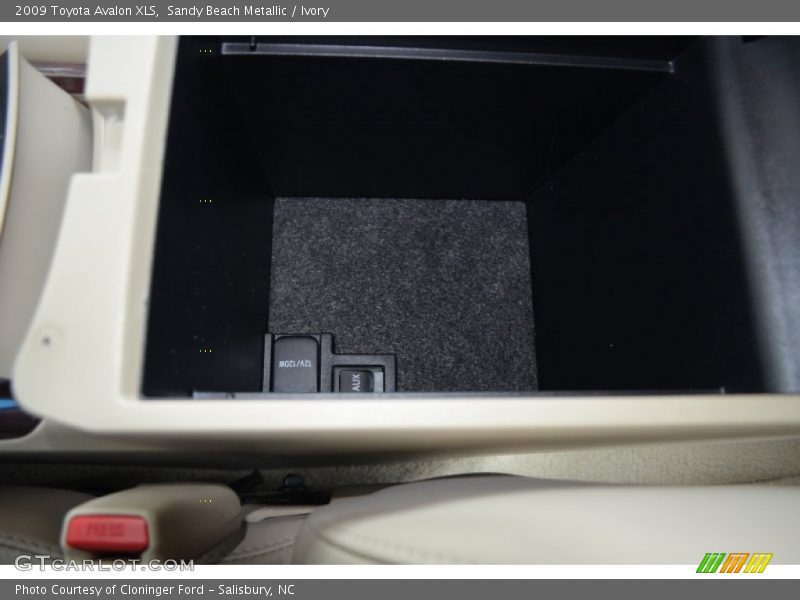 Sandy Beach Metallic / Ivory 2009 Toyota Avalon XLS