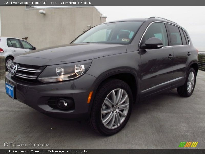 Pepper Gray Metallic / Black 2014 Volkswagen Tiguan SE