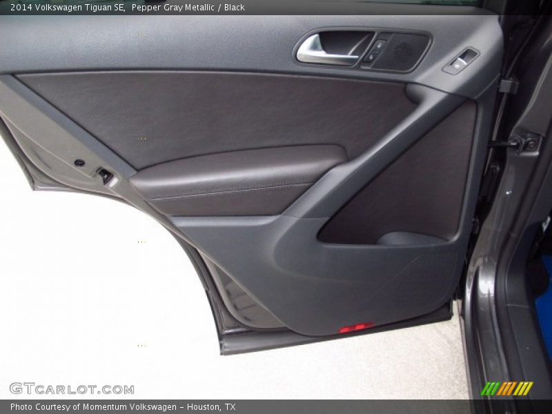 Pepper Gray Metallic / Black 2014 Volkswagen Tiguan SE