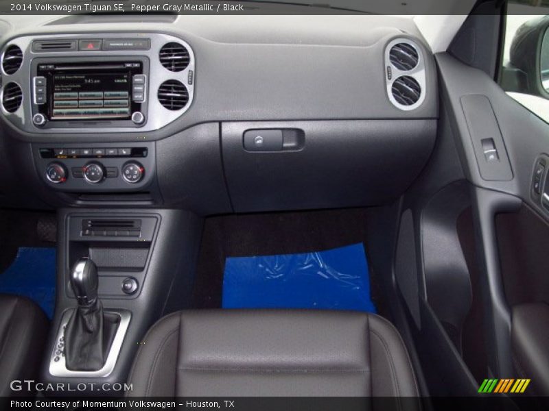 Pepper Gray Metallic / Black 2014 Volkswagen Tiguan SE
