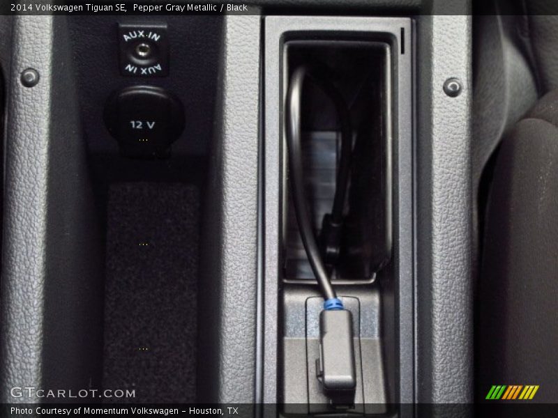 Pepper Gray Metallic / Black 2014 Volkswagen Tiguan SE