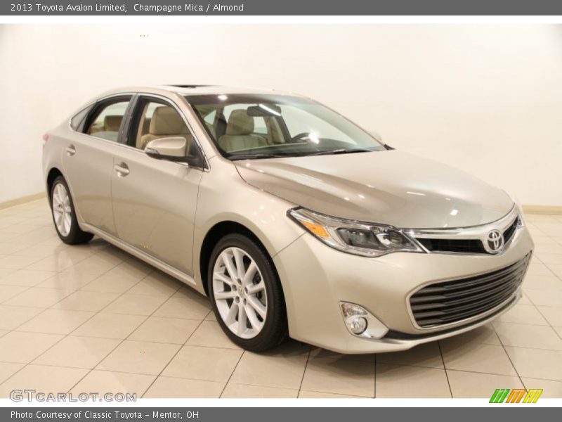 Front 3/4 View of 2013 Avalon Limited