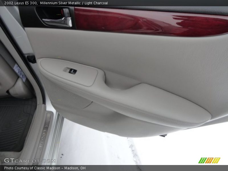 Millennium Silver Metallic / Light Charcoal 2002 Lexus ES 300
