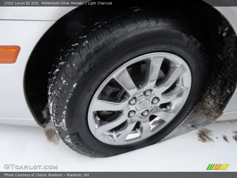 Millennium Silver Metallic / Light Charcoal 2002 Lexus ES 300