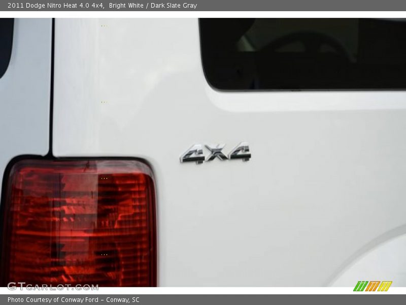 Bright White / Dark Slate Gray 2011 Dodge Nitro Heat 4.0 4x4