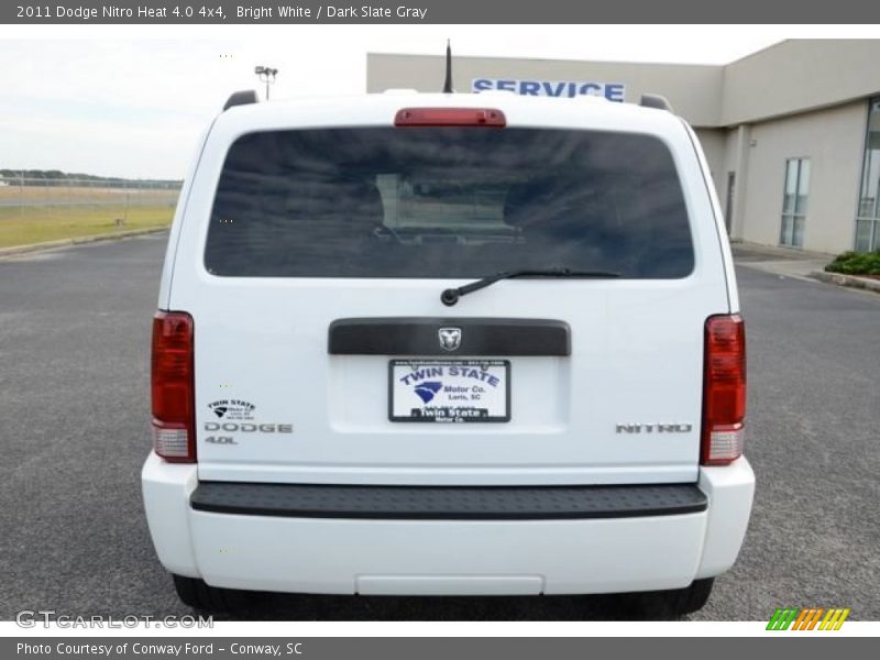 Bright White / Dark Slate Gray 2011 Dodge Nitro Heat 4.0 4x4