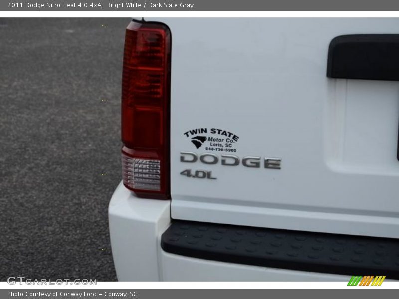 Bright White / Dark Slate Gray 2011 Dodge Nitro Heat 4.0 4x4