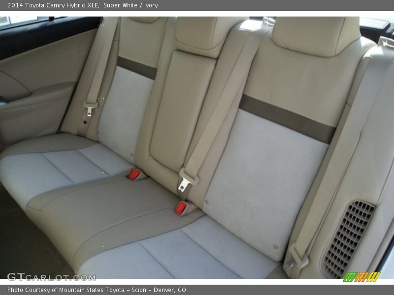 Super White / Ivory 2014 Toyota Camry Hybrid XLE