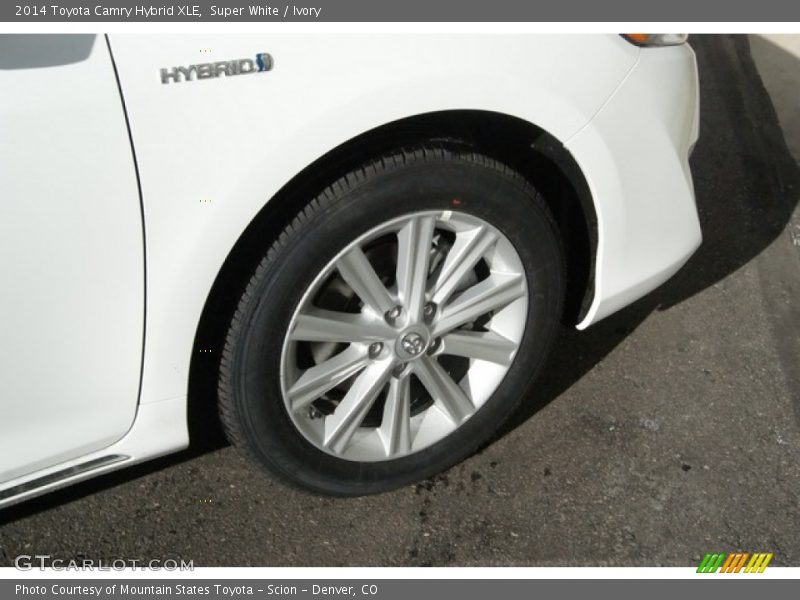 Super White / Ivory 2014 Toyota Camry Hybrid XLE