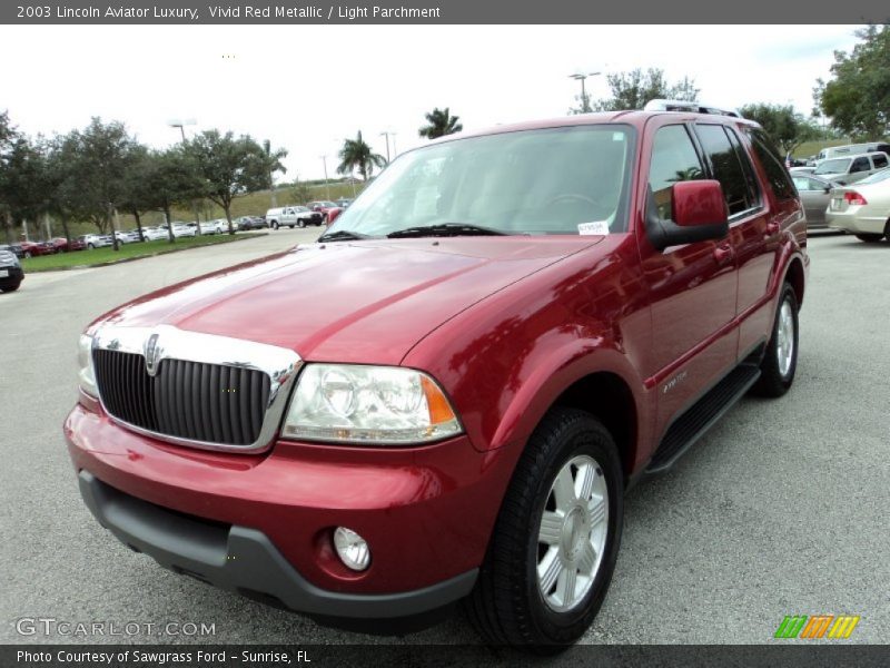 Front 3/4 View of 2003 Aviator Luxury