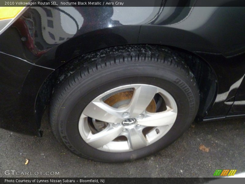 Nocturne Black Metallic / Aero Gray 2010 Volkswagen Routan SEL