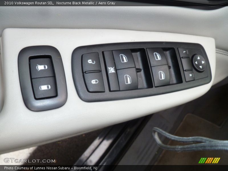 Nocturne Black Metallic / Aero Gray 2010 Volkswagen Routan SEL