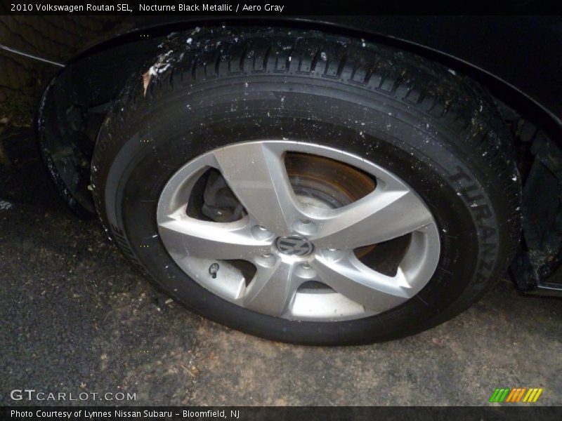 Nocturne Black Metallic / Aero Gray 2010 Volkswagen Routan SEL