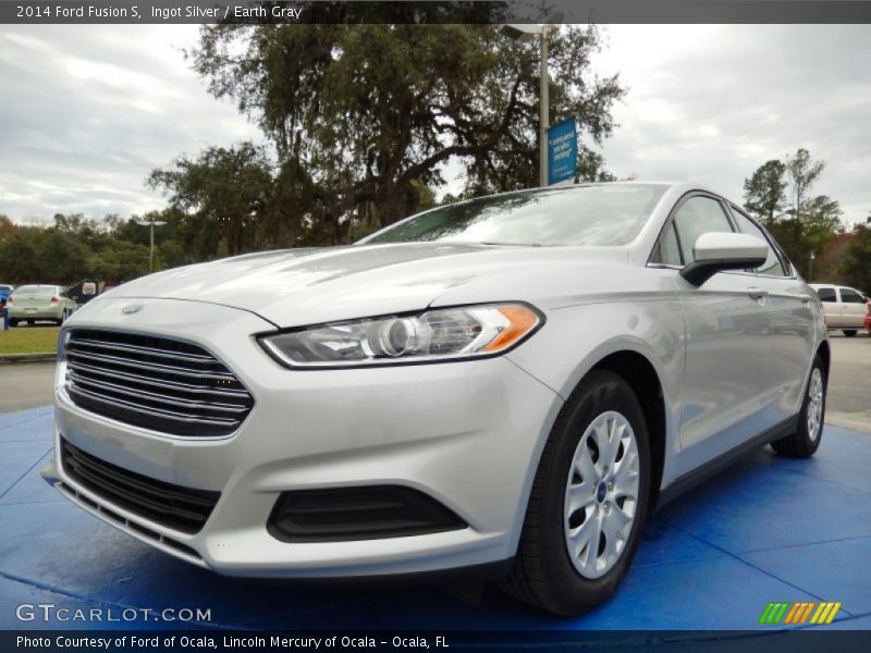 Front 3/4 View of 2014 Fusion S