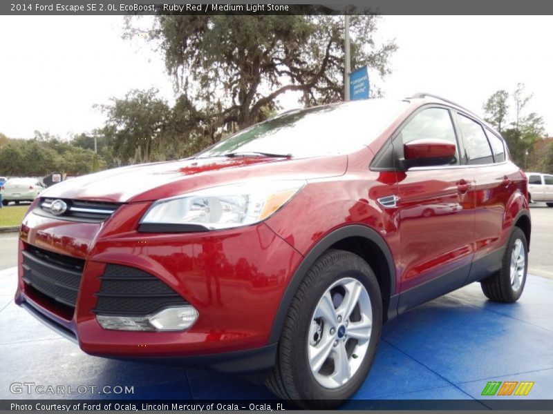 Front 3/4 View of 2014 Escape SE 2.0L EcoBoost