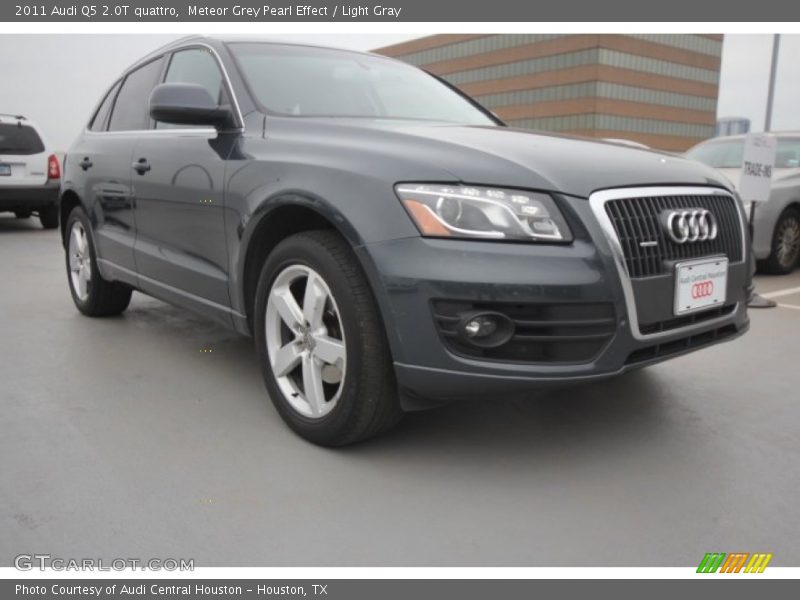 Meteor Grey Pearl Effect / Light Gray 2011 Audi Q5 2.0T quattro