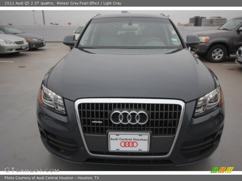 Meteor Grey Pearl Effect / Light Gray 2011 Audi Q5 2.0T quattro