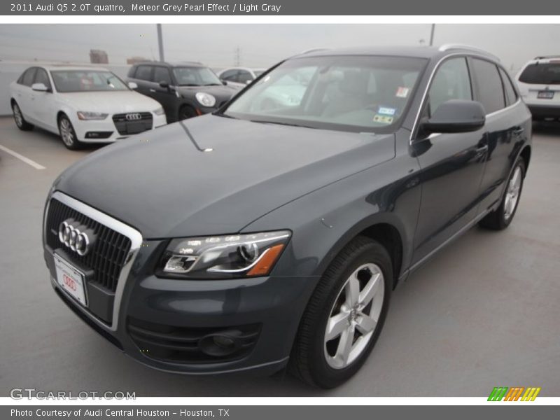 Meteor Grey Pearl Effect / Light Gray 2011 Audi Q5 2.0T quattro