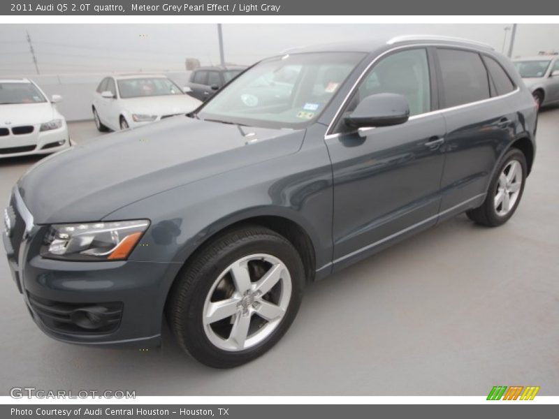 Meteor Grey Pearl Effect / Light Gray 2011 Audi Q5 2.0T quattro