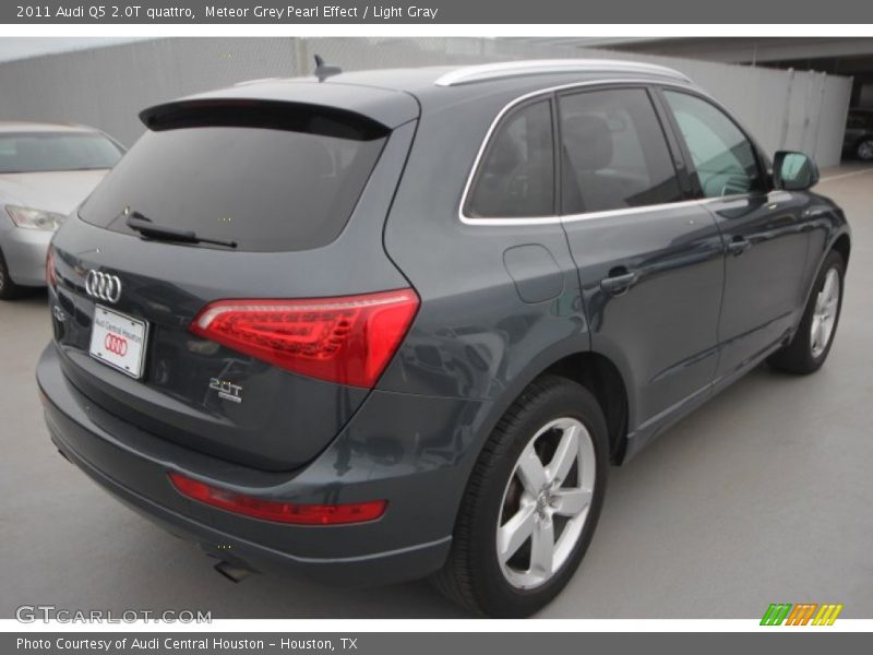 Meteor Grey Pearl Effect / Light Gray 2011 Audi Q5 2.0T quattro