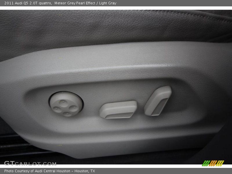 Meteor Grey Pearl Effect / Light Gray 2011 Audi Q5 2.0T quattro
