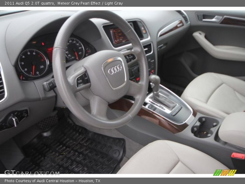 Meteor Grey Pearl Effect / Light Gray 2011 Audi Q5 2.0T quattro