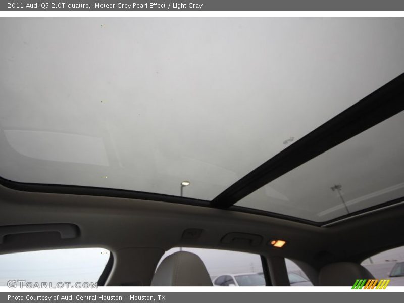Meteor Grey Pearl Effect / Light Gray 2011 Audi Q5 2.0T quattro