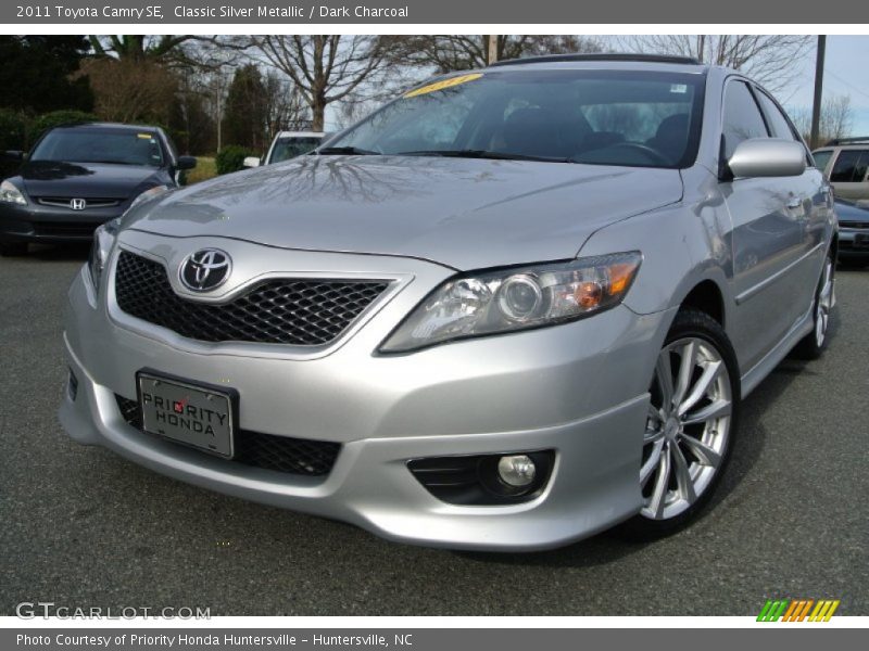 Classic Silver Metallic / Dark Charcoal 2011 Toyota Camry SE