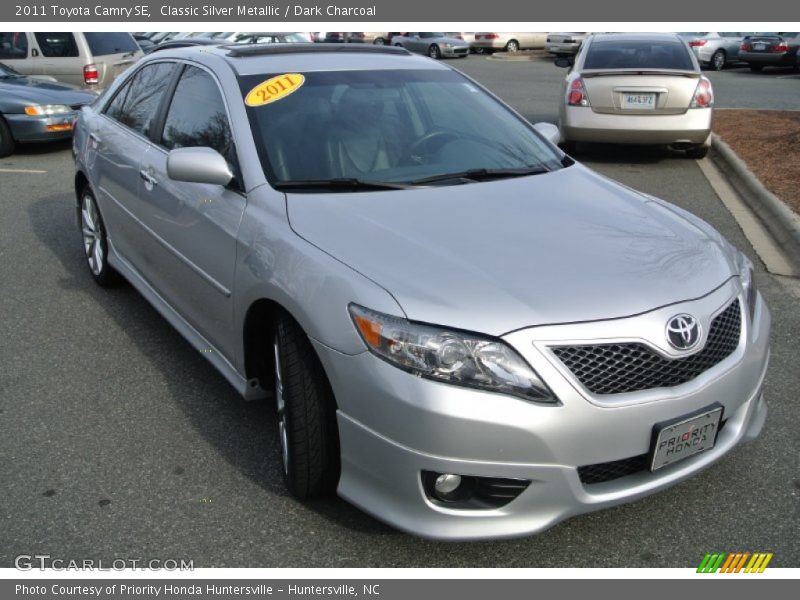 Classic Silver Metallic / Dark Charcoal 2011 Toyota Camry SE