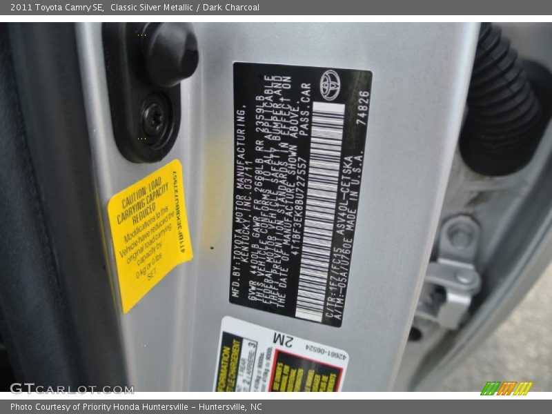 Classic Silver Metallic / Dark Charcoal 2011 Toyota Camry SE