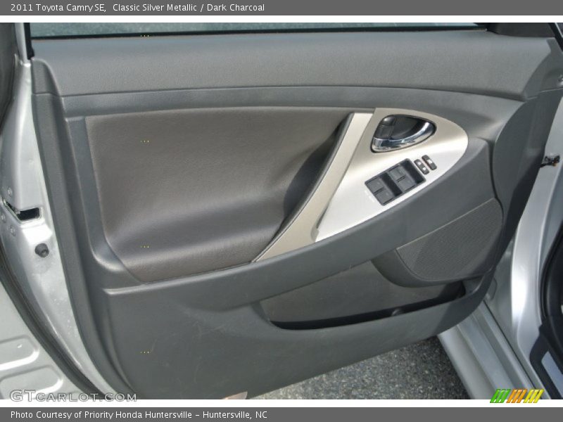Classic Silver Metallic / Dark Charcoal 2011 Toyota Camry SE