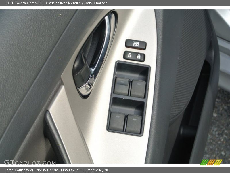 Classic Silver Metallic / Dark Charcoal 2011 Toyota Camry SE
