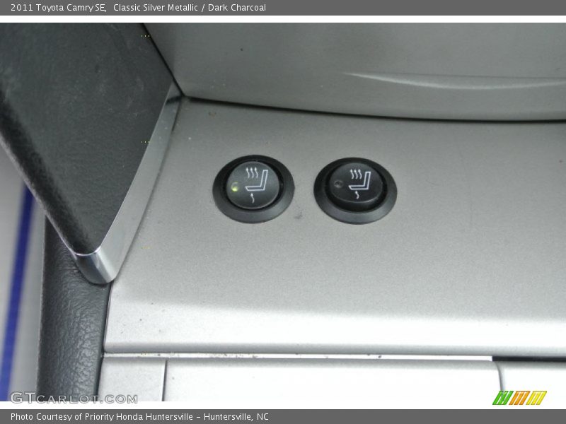 Classic Silver Metallic / Dark Charcoal 2011 Toyota Camry SE