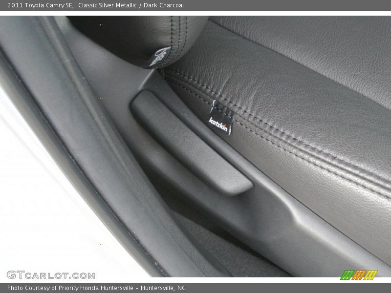 Classic Silver Metallic / Dark Charcoal 2011 Toyota Camry SE