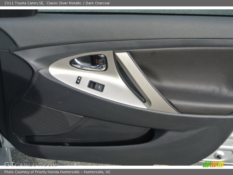 Classic Silver Metallic / Dark Charcoal 2011 Toyota Camry SE