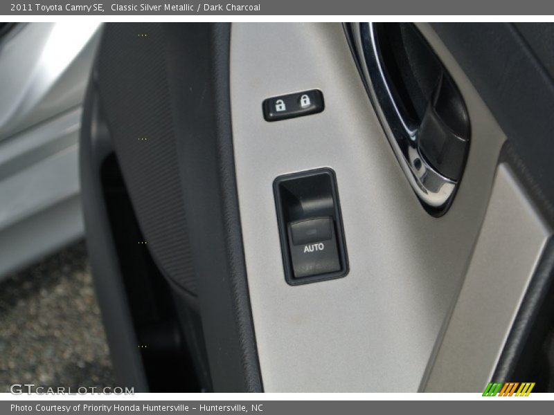 Classic Silver Metallic / Dark Charcoal 2011 Toyota Camry SE